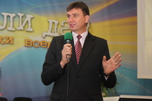 Пастор Александр Слюсарский
