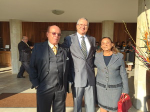 Милтон Афонсо с женой вместе с президентом Бразильского Адвентистского университета