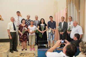Фото со служителями
