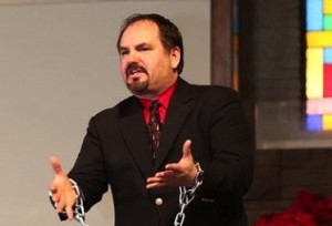 Пастор Тим Меддинг проповедует в своей церкви Белтсвилл в штате Мэриленд. (sevendayswithout.com)