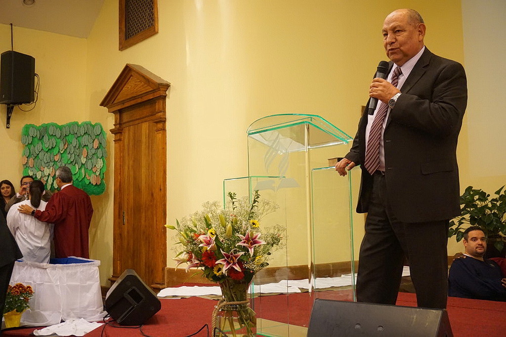 Алехандро Буйон проповеди в церкви Маранафа в Филадельфии. (Рэй Хартвелл / Visitor)