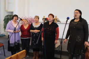 Леся Воронюк поет вместе с сестрами