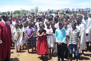 Толпы людей на крещении