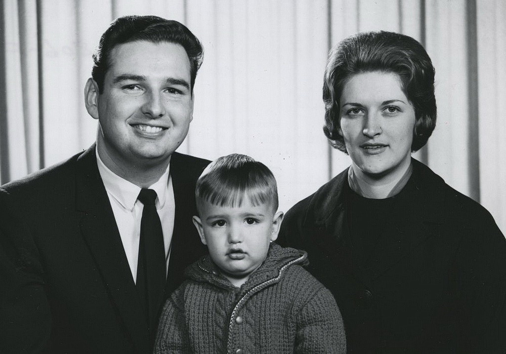 Семья выросла до трех человек с Робертом Фолкенбергом младшим. Фото 4 января 1967 года.