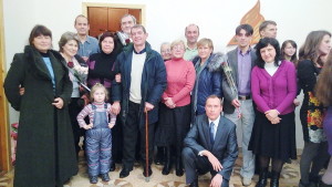 Группа поддержки Леонида и Лилии из Днепропетровск-7 вместе с пастором Юрием Кутей