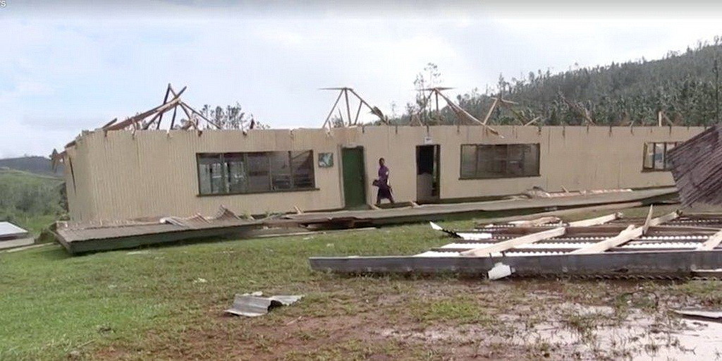 Вид разрушенной адвентистской Начальной школы Lewa в Фиджи. (Видео Миссии Фиджи)
