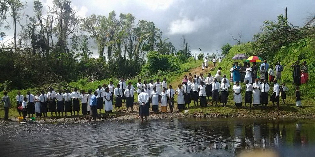 Тридцать шесть человек готовятся креститься в провинции Риа, Фиджи. (Adventist Record)