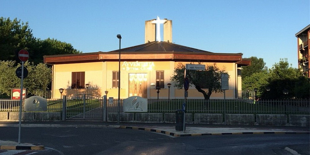 Церковь адвентистов седьмого дня в Риети, Италия, являющаяся домом для 16 человек. (EUD)