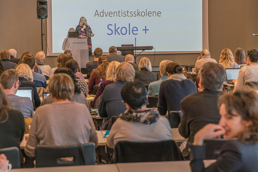 Учителя из школ церкви Адвентистов Седьмого Дня в Норвегии встретились, чтобы обсудить, как лучше представить Бога современным школьникам. Фотография Widar Ursett