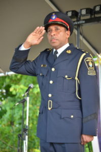 Пастор Адвентист седьмого дня Мэнсфилд Эдвардс, президент Конференции Онтарио, является также полицейским капелланом.