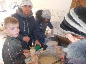 Адвентисты Первомайского всю зиму кормили малообеспеченных обедами