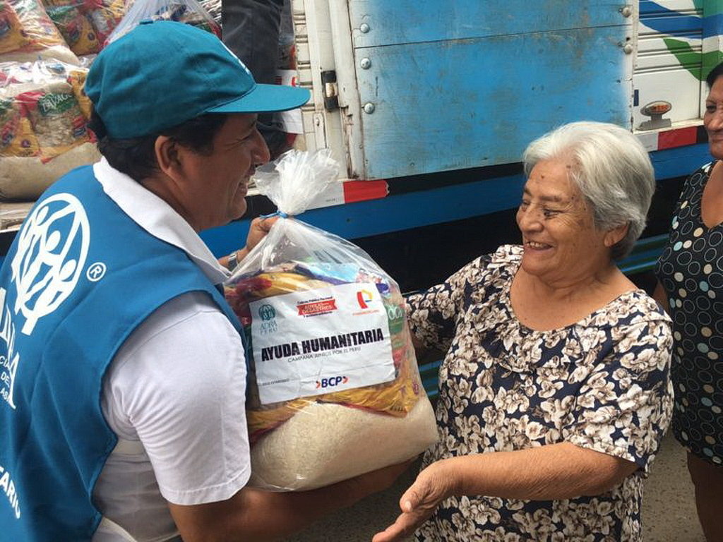 В сотрудничестве с другими гуманитарными и правительственными организациями, АДРА Перу помогло более чем 47 000 жертв недавних наводнений в северном Перу. [Фотография: Информационное агентство Южной Америки]