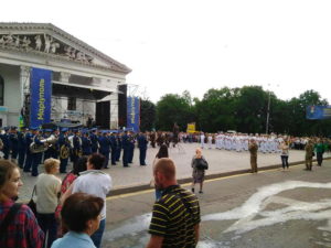 Парад и празднование освобождения Мариуполя перед началом концерта
