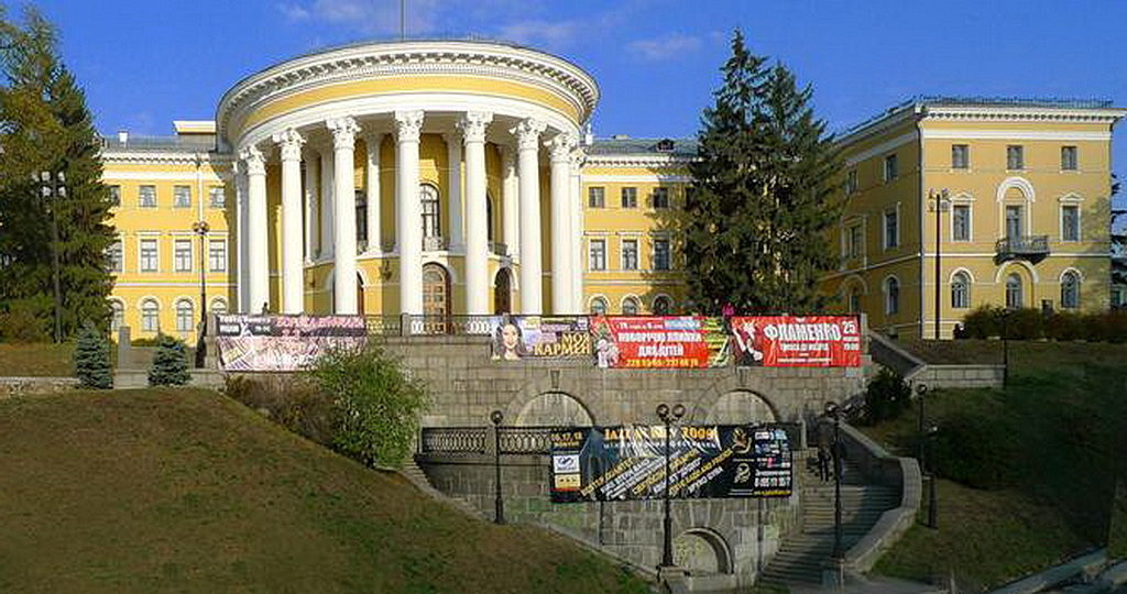 Киев, Международный центр культуры и искусств (Октябрьский дворец) 