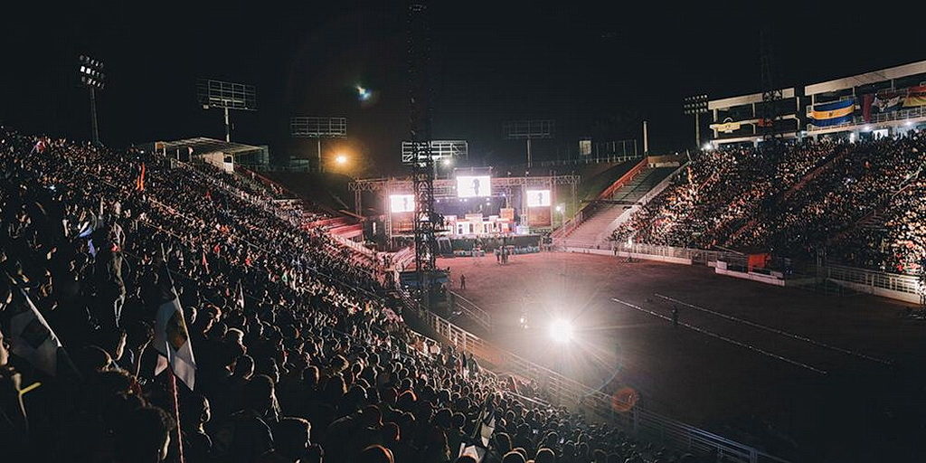Parque do Peão Arena, в ночь открытия 7-го съезда Следопытов штата Сан-Паулу в Бразилии, 25 июля. [Фото: Эллен Лопес, Новости Южноамериканского дивизиона]