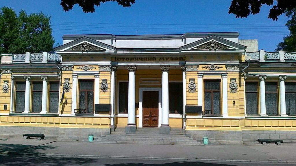 Історичний музей Дніпра запрошує подивитися на «Величну Біблію»