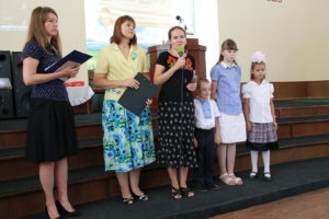 Первая Криворожская община провела торжественное служение, посвященное Дню знаний