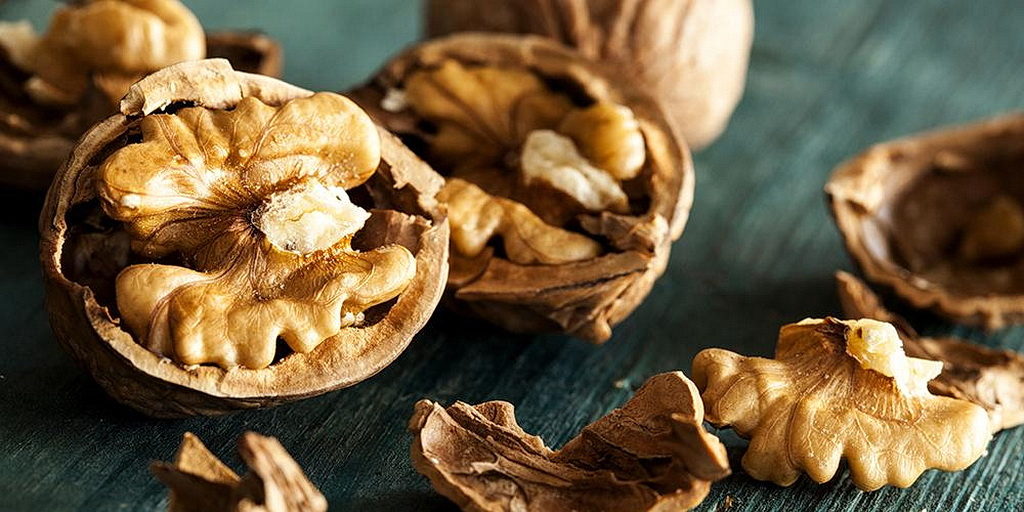 Употребление в пищу грецких орехов улучшает питание людей старшего возраста, говорит исследование