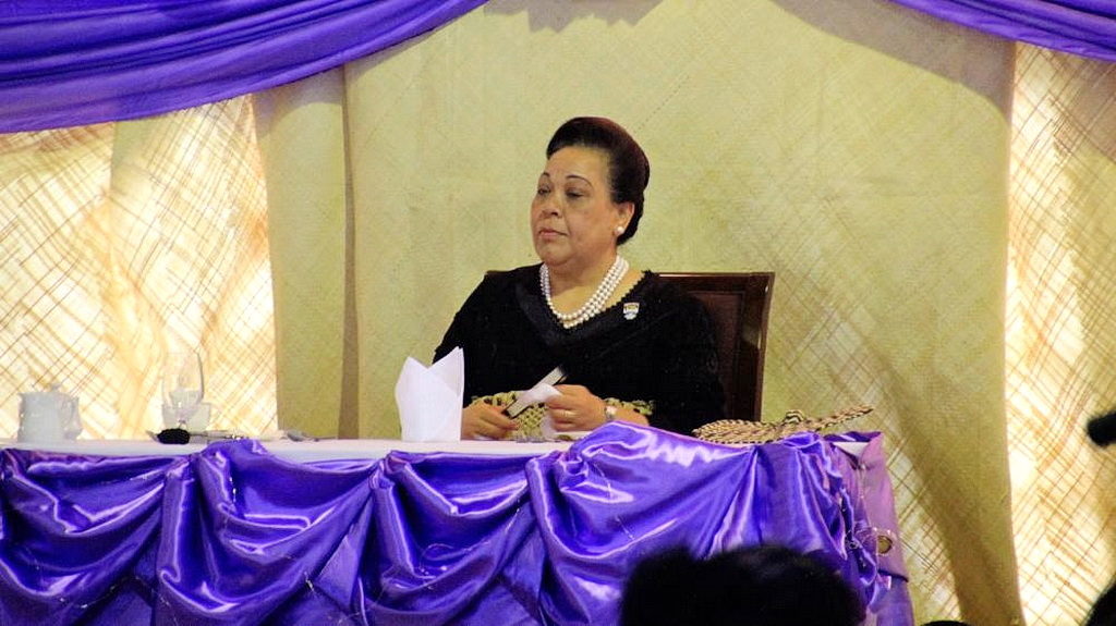 Королева Нанасипау на молитвенном завтраке. [Фото: Adventist Record]