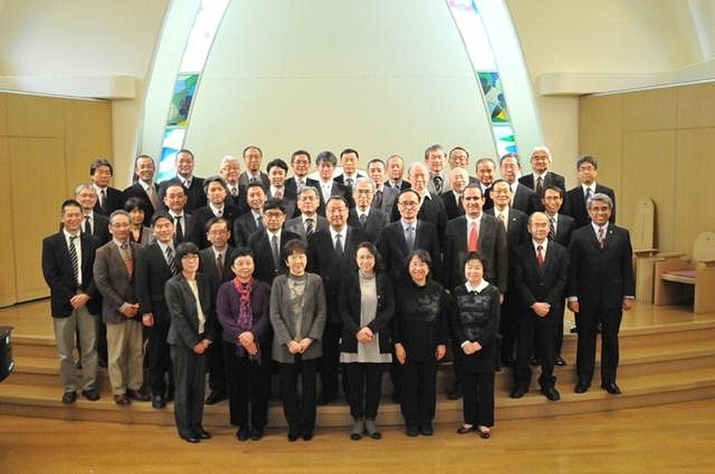 Группа лидеров церкви Адвентистов Седьмого Дня, которые присутствовали на годичной встрече Японской унионной конференции 2017 в ноябре. [Фото: Северный Азиатско-Тихоокеанский дивизион]