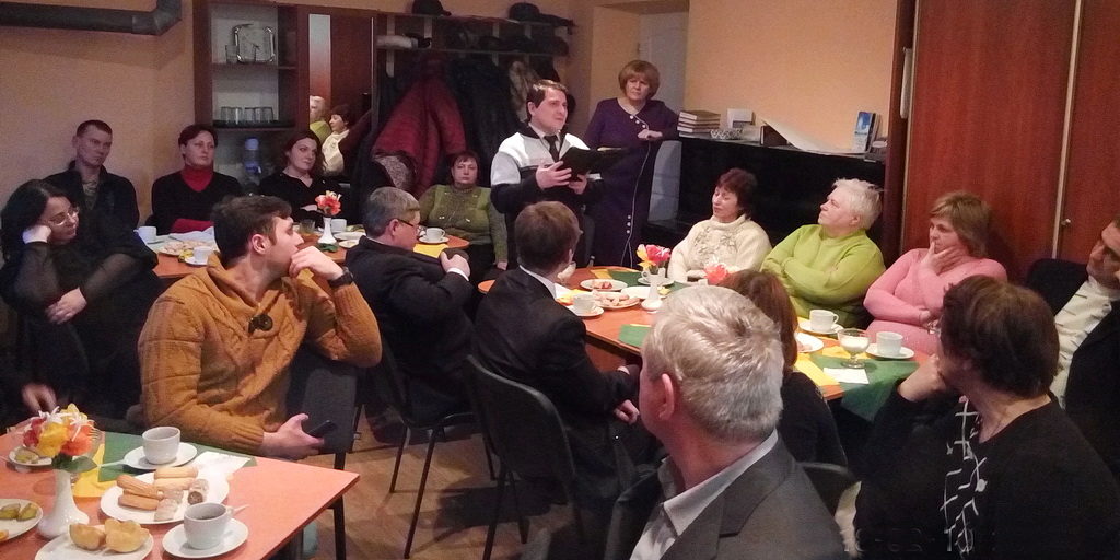 В семейном клубе города Каменское говорили о семейных традициях