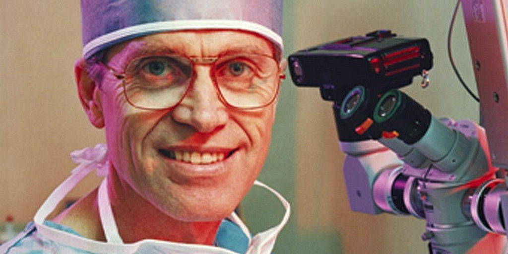 В свои 84 года знаменитый адвентистский хирург-офтальмолог все еще принимает по 20 пациентов в день