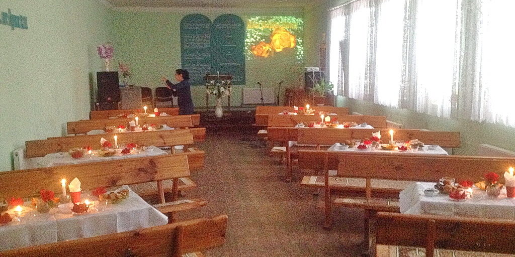 В здании второй адвентистской церкви Харькова прошла встреча для супружеских пар, на которой говорили о "романтике в браке"