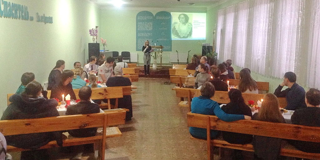 В здании второй адвентистской церкви Харькова прошла встреча для супружеских пар, на которой говорили о "романтике в браке"