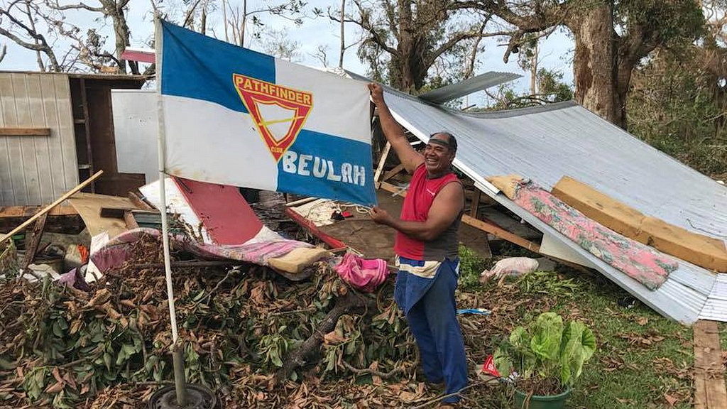 Все еще с улыбкой, несмотря на опустошение. [Фото: ADRA South Pacific Facebook]