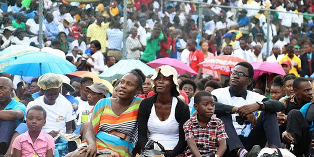 Более 15 000 человек заполнили стадион Сильвио Катор в Порт-о-Пренсе, Гаити. [Либна Стивенс, новости Интер-Американского дивизиона]