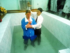 Три человека крестились в Первомайском