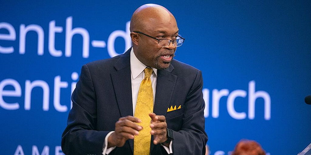 Г. Александр Брайант, исполнительный секретарь NAD, проповедует «Имея разум Христа» на субботнем субботнем служении годичного совещания NAD 3 ноября 2018 года. [Фото: Питер Дастстегт]