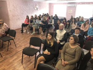 В Школе Невест учились быть настоящими принцессами