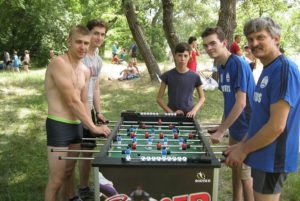Запорожцы провели волейбольный турнир на природе