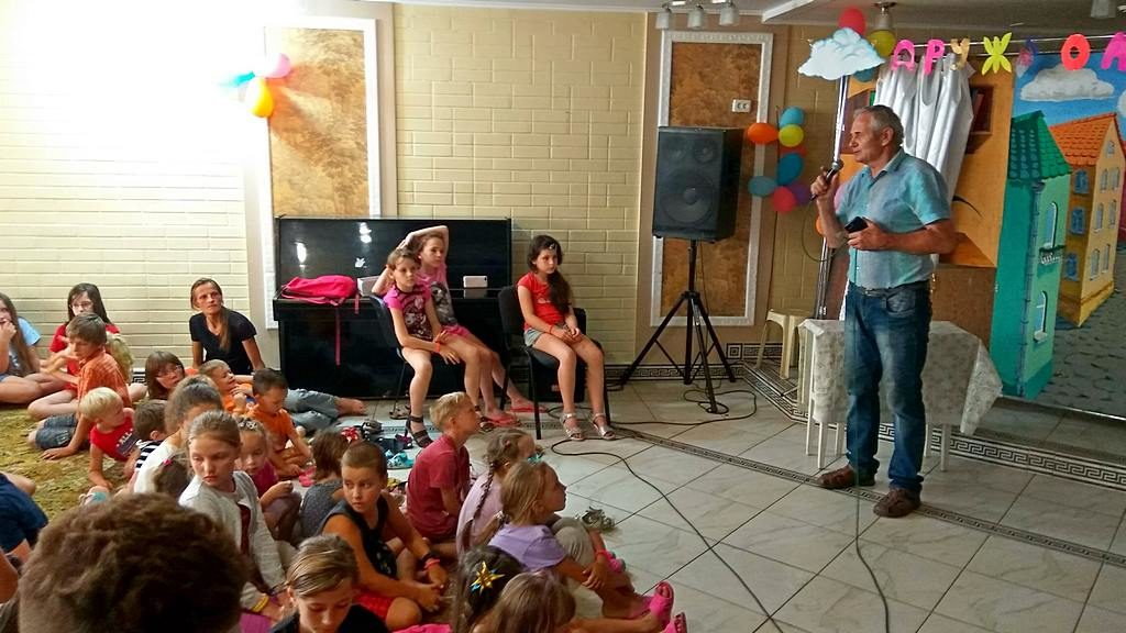 Более 100 ребят посещали каникулярную школу в Харькове