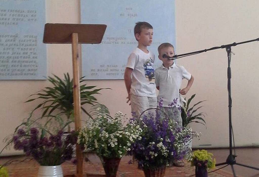 Молодежь проповедовала в Лозовской церкви
