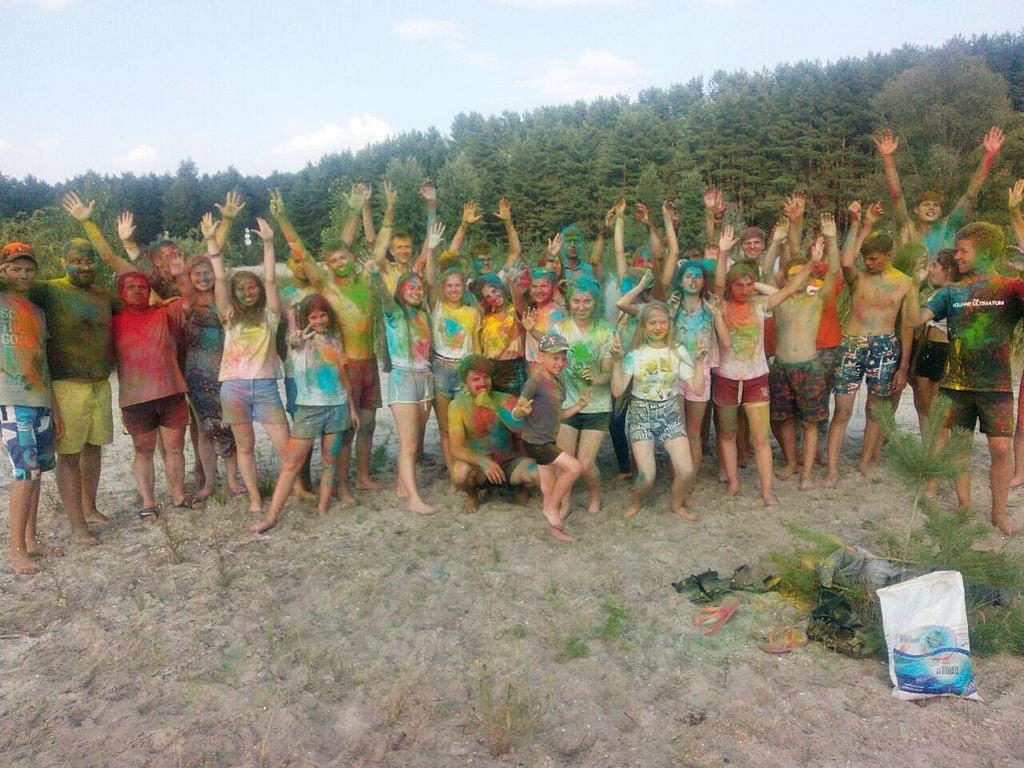 На молодежном конференционном лагере в Харьковской области приняли крещение 18 человек