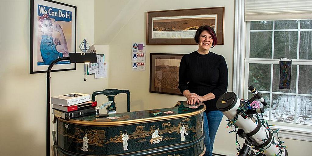 Выпускник Академии Эндрюса, член команды НАСА, ищет признаки жизни на Марсе
