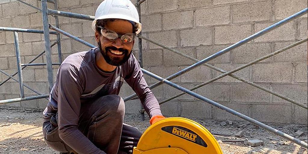 Команды Маранафы празднуют возвращение к строительству церквей и школ в Перу