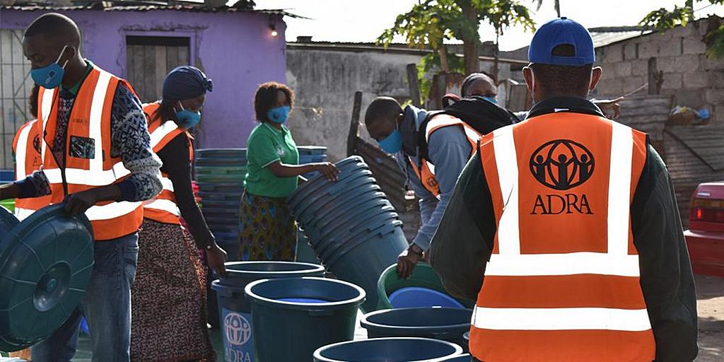 В Мозамбике АДРА борется с COVID-19 с помощью гигиенических наборов, семян и радиорекламы
