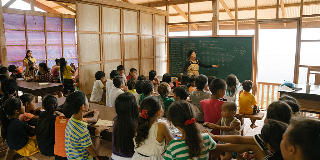 Адвентистский кинорежиссер поддерживает школу в джунглях, финансируемую социальными сетями