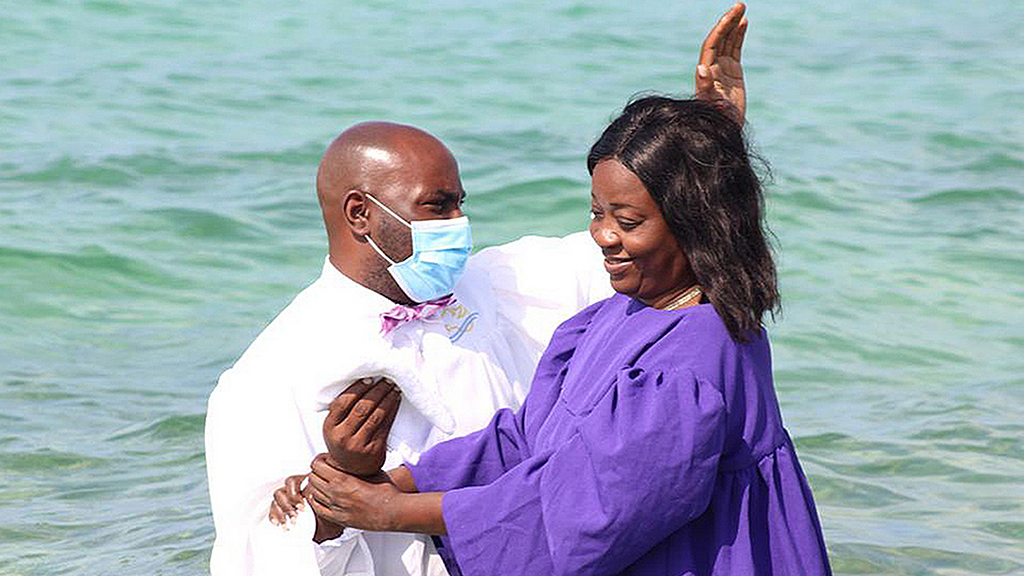 Тысячи людей присоединились к адвентистской церкви в Интер-Американском регионе во время онлайн-программы