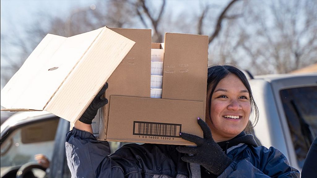 В США самоанская и испаноязычная церкви сотрудничают в деле кормления людей