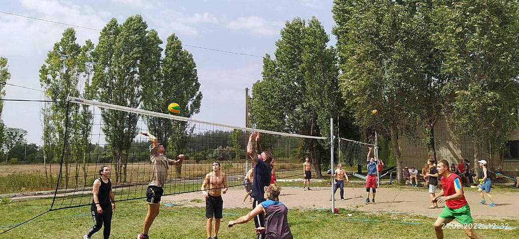 Волейбольный турнир в Новомосковске объединил 40 участников