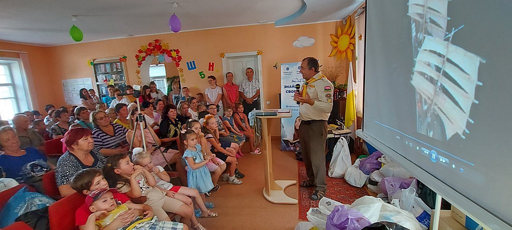 Шестьдесят детей получили подарки к новому учебному году в общине Жёлтых Вод