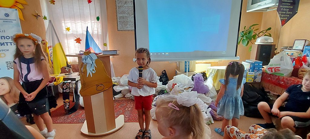 Шестьдесят детей получили подарки к новому учебному году в общине Жёлтых Вод