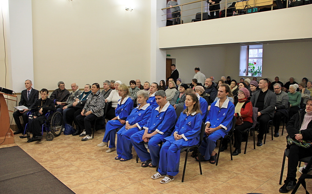 Семь человек заключили завет с Богом посредством водного крещения в Харькове