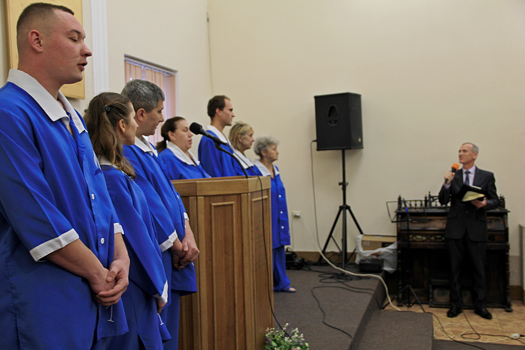 Семь человек заключили завет с Богом посредством водного крещения в Харькове