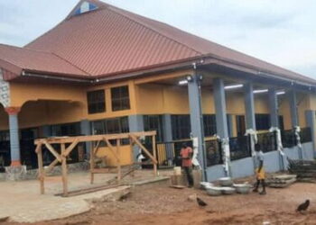 Посвящение церкви в Гане подчеркивает сотрудничество между континентами