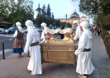 По всей Испании выставка Библии привлекает тысячи людей к Слову Божьему